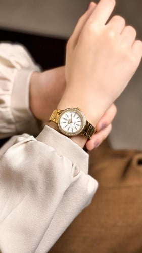 ساعة نسائية انديرا استيل بلون ذهبي
