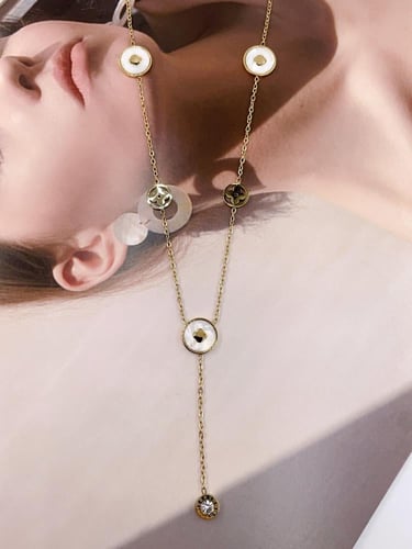 سلسلة نسائية ناعمة بلون ذهبي – تصميم عصري وأنيق