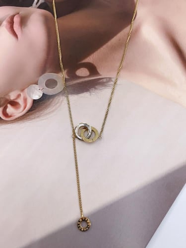 سلسلة نسائية ناعمة بلون ذهبي – تصميم عصري وأنيق