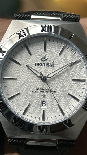 ساعة رجاليه جلد ديفوشي ملفته بلون اسود فضي