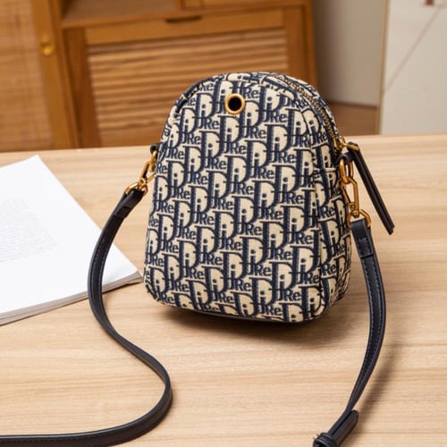 شنطة نسائية بتصميم أنيق - لون كحلي