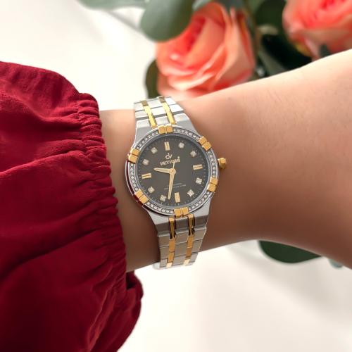 ساعة ديفوشي نسائية استيل ذهبي وفضي ميناء بني