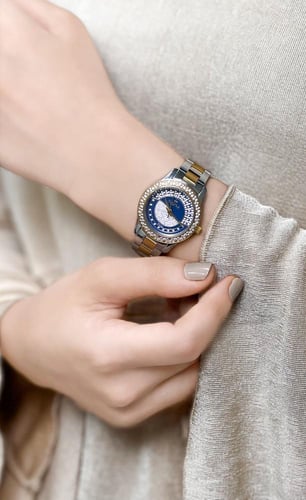 ساعة نسائية انديرا استيل بلون الفضي و الذهبي