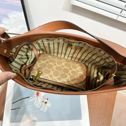 شنطة يد نسائية جلد منقوش ماركة covchie - لون بني