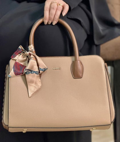 شنطة نسائية مع محفظة بتصميم عصري - لون بيج