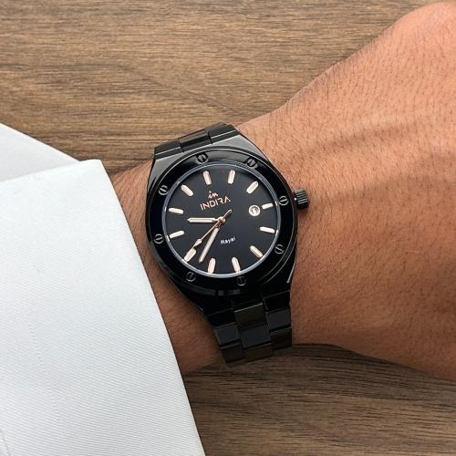 ساعة رجاليه انديرا ملفته بلون الاسود
