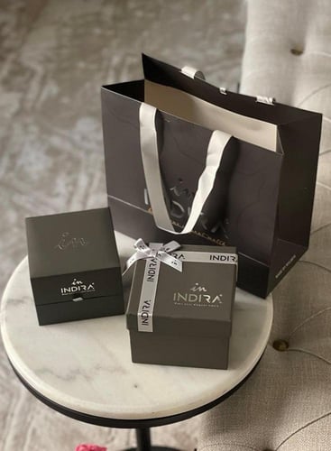 ساعة نسائية فاخرة مرصعة بفصوص الزركون - مثالية للم...