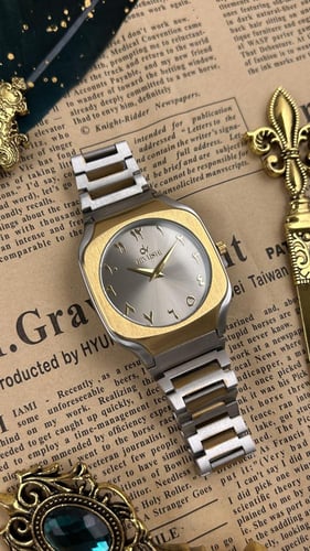 ساعة ديفوشي رجالية فضي و ذهبي ارقام عربي وسوار است...