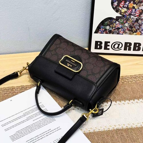 شنطة نسائية جلد كروس بودي ماركة covchie - لون بني...