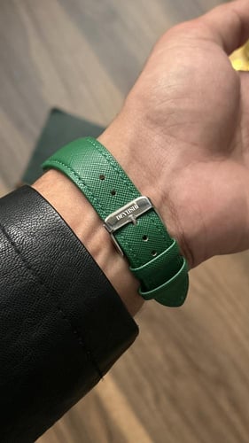 ساعة رجاليه جلد ديفوشي ملفته بلون اخضر