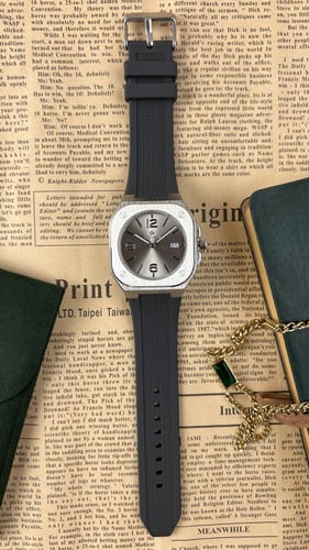 ساعة ديفوشي رجالية رمادي بإطار استيل وحزام مطاط نا...