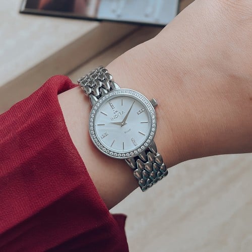 ساعة نسائية انديرا استيل بلون فضي