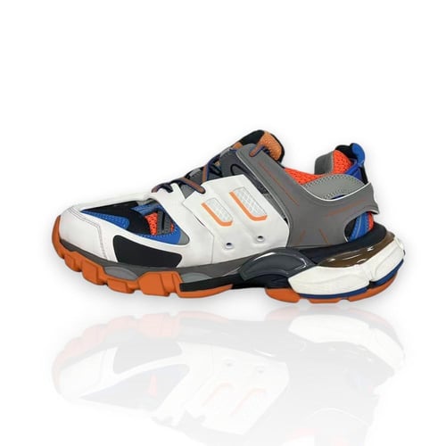 Balenciaga -بالينسياغا