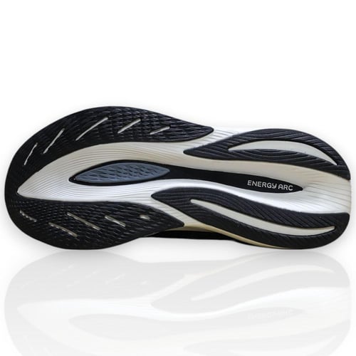 New Balance -FuelCell SuperComp Trainer V2- نيوبال...