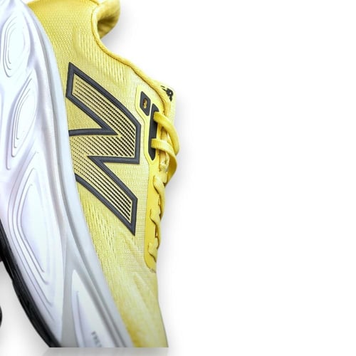 New Balance -Fresh Foam More V4- نيوبالانس