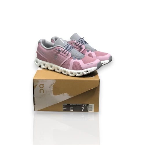 On Running Cloud 5 pink and grey