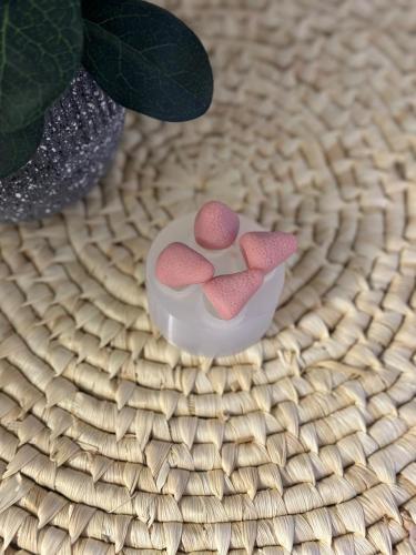 قالب الفراولة للمستكة و شمع الفواحة