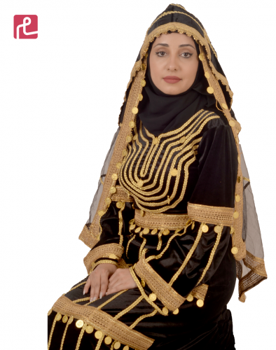 زي صنعاني بتطريز ونقوشات ذهبية