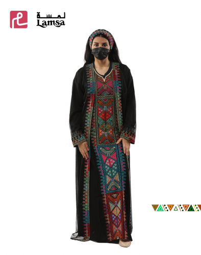 زي تقليدي تراثي مطرز بنقش السدو