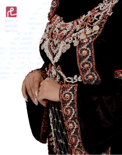 زي صنعاني بتطريز المرجان