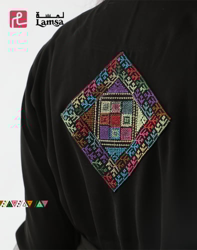 زي تقليدي تراثي مطرز بنقش السدو