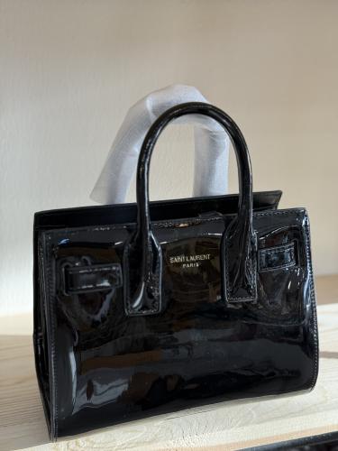 شنطة سانت لوران