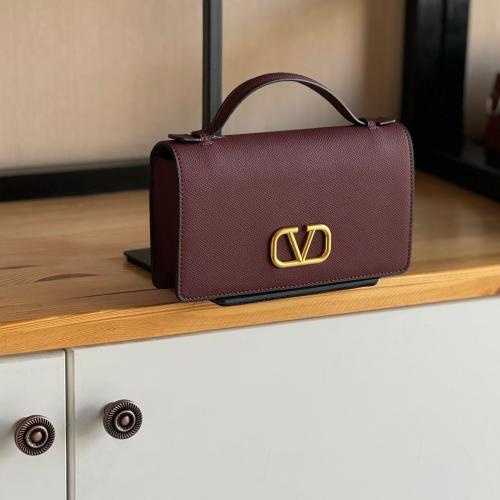 شنطة فالنتينو