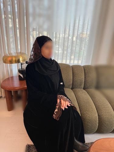 عباية مخمل كوري مع تايقر+دانتيل فرنسي