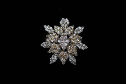 طقم سهرات فضة باللون الفضي والذهبي