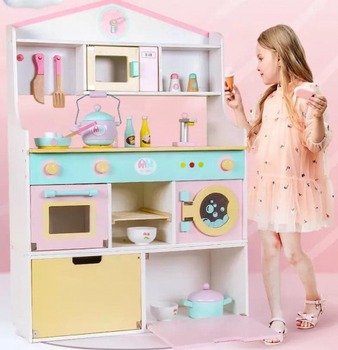 مطبخ خشبي مع الأدوات