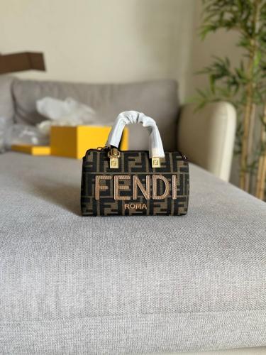 حقيبة Fendi Roma Mini Bag مقاس 19CM