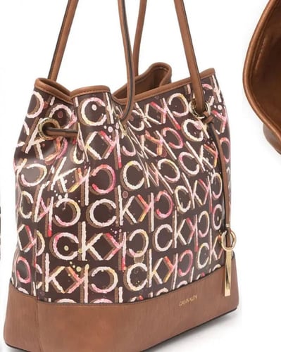 شنطة كتف من كالفن كلاين مع محفظة