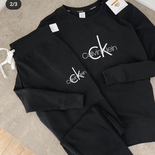 طقم نسائي من كالفن كلاين