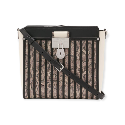 شنطة من كالفن كلاين وسط