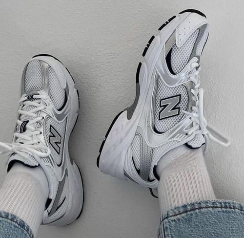 530 لايف ستايل حذاء رياضي أبيض للجنسين