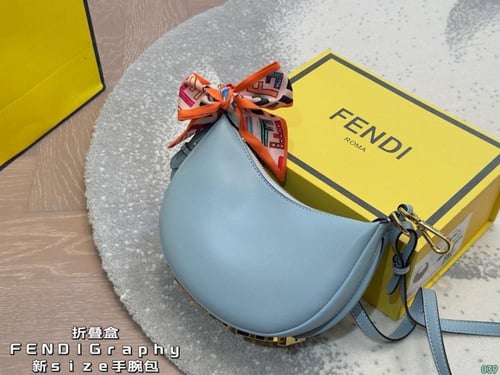 حقيبة نساء من فندي