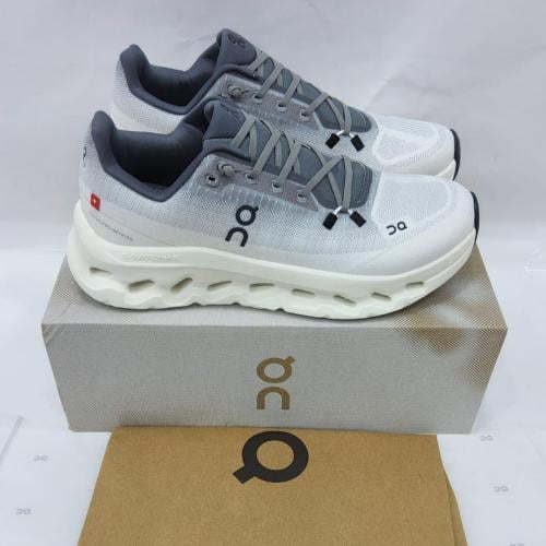 حذاء أون رننق للجري والمشي – أبيض ورمادي