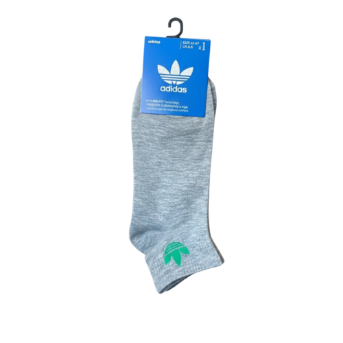 جوارب كاحل بعلامة الوريقات الثلاث من adidas Origin...