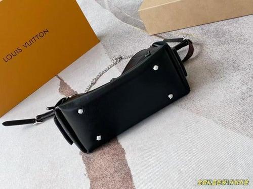 شنطة لويس فيتون Louis Vuitton