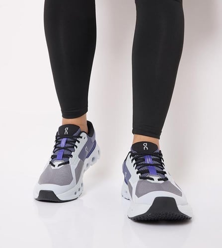 اون حذاء رياضي كلاودرانر 2 للنساء