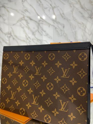 باوتش Louis Vuitton Monogram بني وأسود