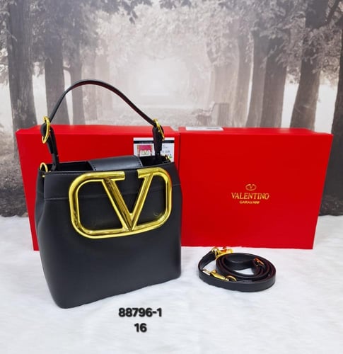 شنطة كلاسيكية فالنتينو غارافاني