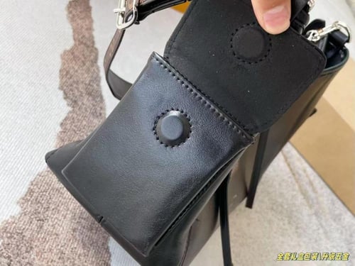 شنطة لويس فيتون Louis Vuitton