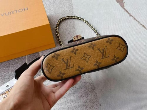 شنط لويس فيتون