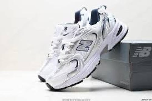 530 لايف ستايل حذاء رياضي أبيض للجنسين