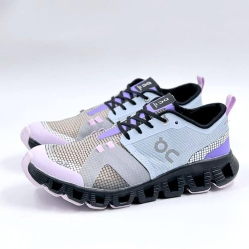 حذاء رياضة كلاود اكس شيفت من اون رانيننج أزرق موف