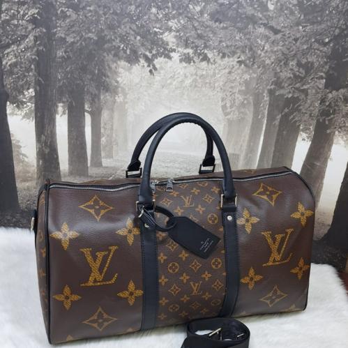 شنطة سفر من لويس فيتون