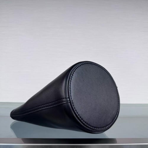 حقيبة دلو جلدية من لو بيتي بامبولا