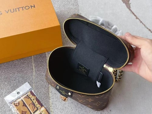 شنط لويس فيتون