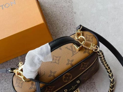 شنط لويس فيتون